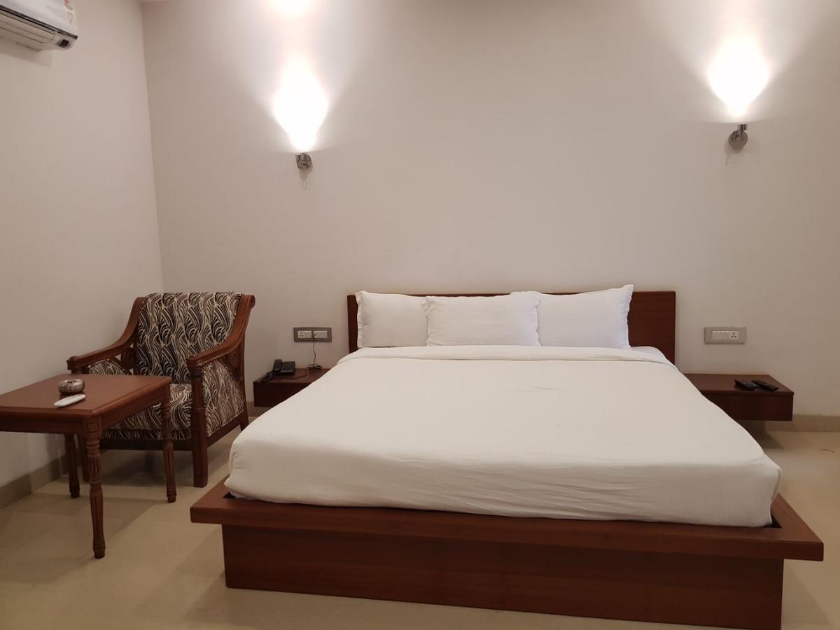 Hotel Tania Searock Daman Exterior photo